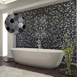 mur-derriere-baignoire-ilot-mosaique-hexagono-negro-pierre-verre