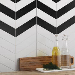 carrelage-mural-chevron-wall-blanc-noir-mat-186x52-mm-en credence-de-cuisine