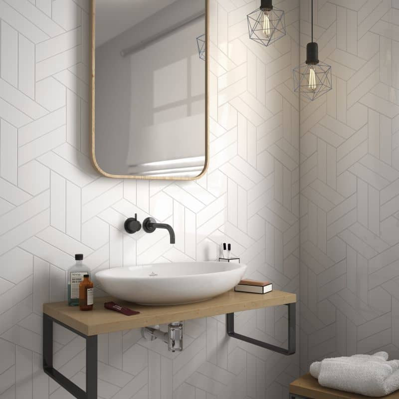salle-de-bains-avec-carrelage-chevron-wall-mat-white-right-left-186x52-mm-blanc-mat-style-industriel