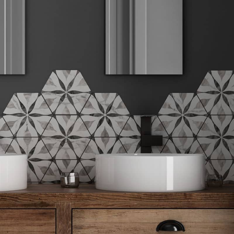 carreau-hexagonal-gres-cerame-motif-bleur-sur-base-aspect-marbre-gris-clair-bardiglio-flower-175x200-mm
