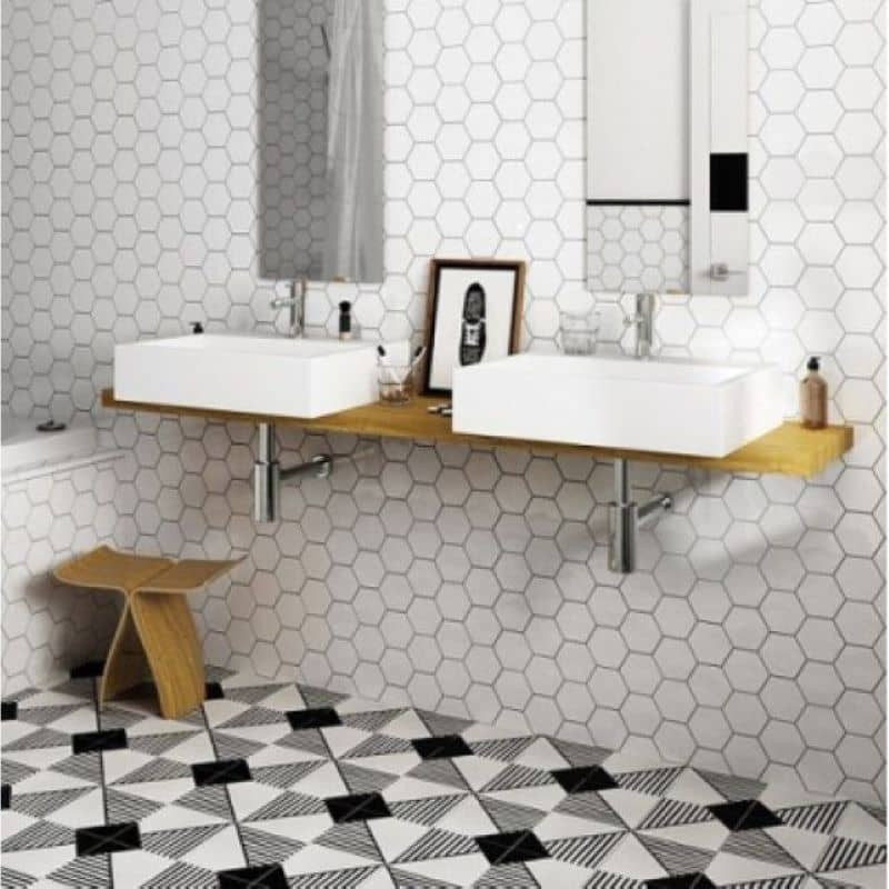 carrelage-mural-scale-white-matt-124x107-hexagonal-blanc-sur-murs-de-salle-de-bains