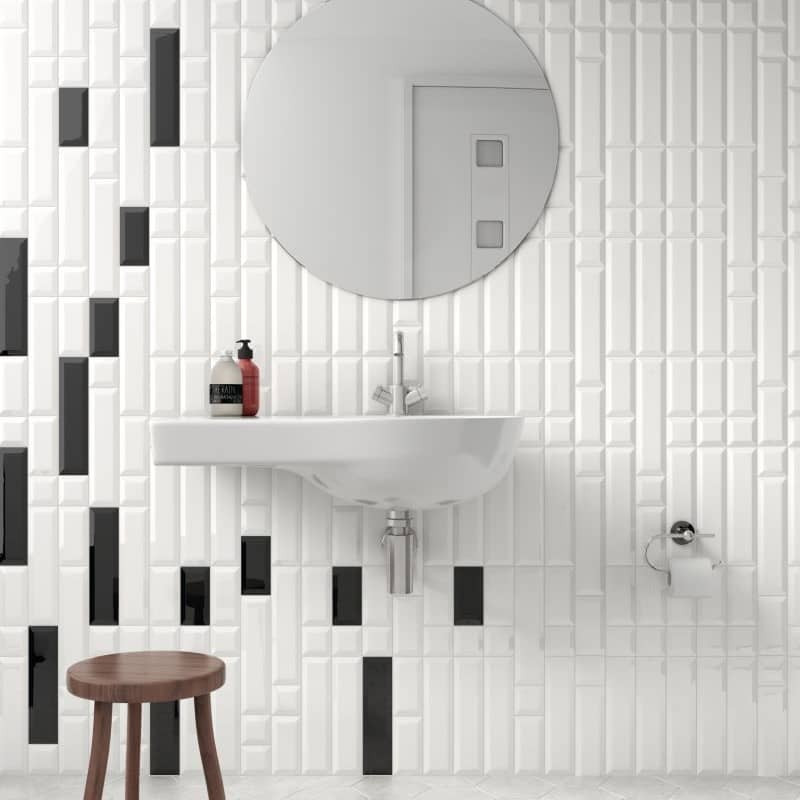 carreau-metro-75x150-noir-blanc-mat-mur-salle-de-bains-moderne