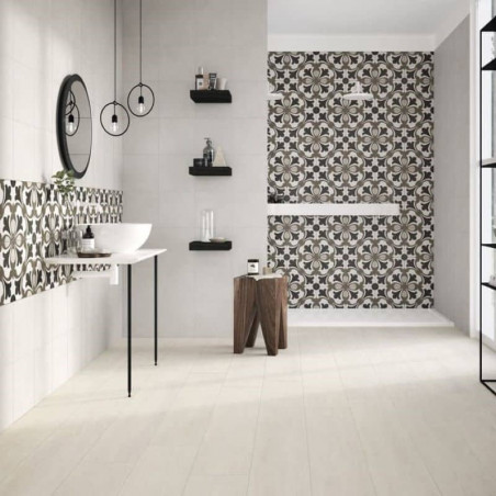 mur-salle-de-bains-carrelage-style-carreau-de-ciment-uni-blanc-creme-associe-a-une-carreau-style-ciment-a-motif-25x25