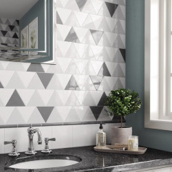 Carreau-triangulaire-Scale-white-mat-triangolo-aux-murs-d-une-salle-de-bains