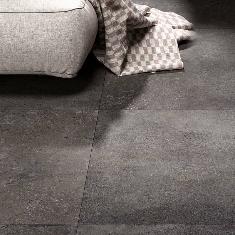 carrelage-aspect-pierre-naturelle-gris-anthracite-nuancé-60x60-mas-de-provence-coal
