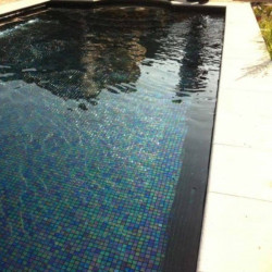 piscine-en-emaux-de-verre-irise-noir-reflet-nacre-ACQUARIS-VERBENA-25x25-mm