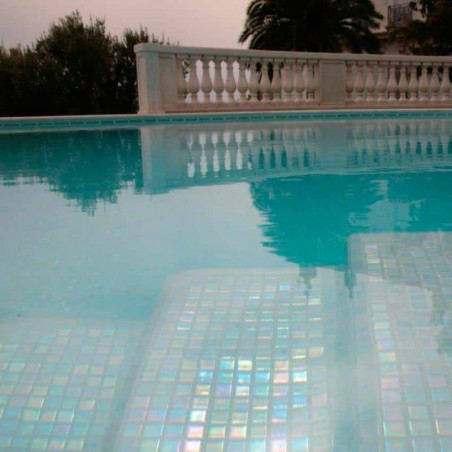 piscine-mosaique--emaux-de-verre-blanc-irise-25x25-mm-ACQUARIS-JAZMIN