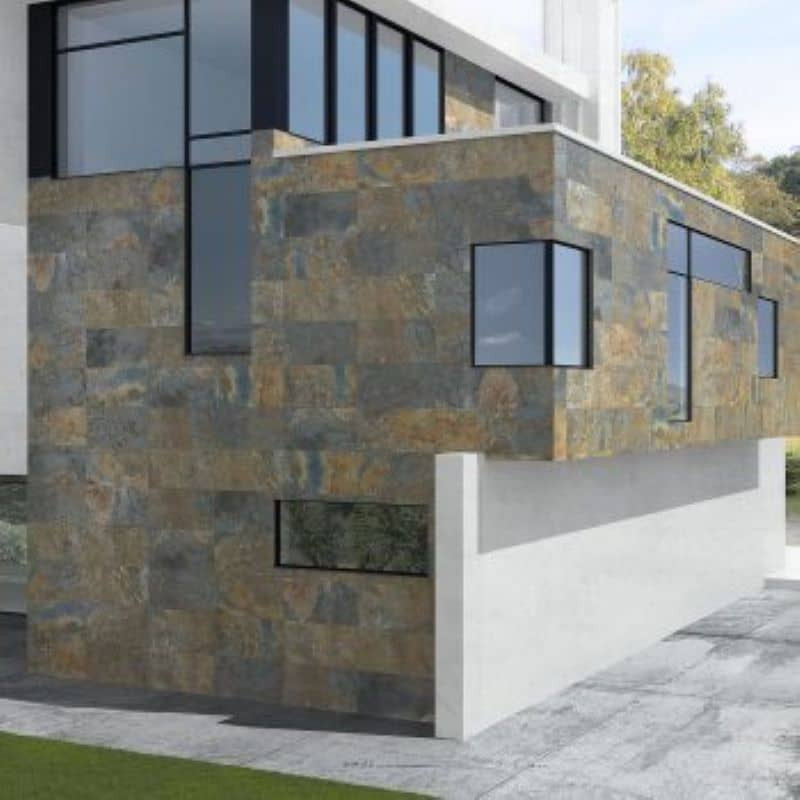 carrelage-effet-pierre-tres-nuancee-style-ardoise-ou-pierre-de-bali-slate-natural-31.6x63.7-sur-les-murs-d-une-facade