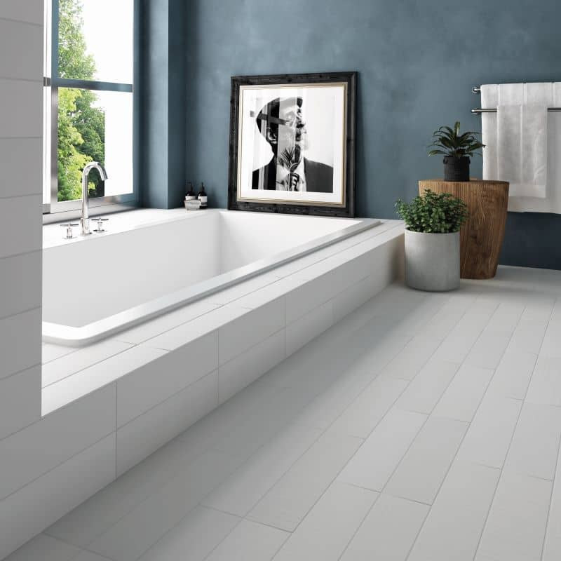 carrelage-blanc-rectangulaire-pour-sol-et-murs-salle-de-bains-leger-relief-92x368-mm-babylone-white