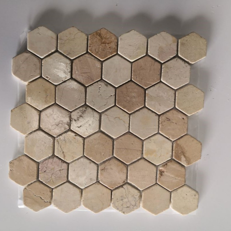 mosaique-hexagonale-5x5.5-cm-en-pierre-naturelle-marbre-blanc-assemblee-sur-trame-de-30x30-aspect-mouillee