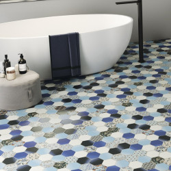 carrelage-sol-salle-de-bains-tomette-hexagonale-bleu-motif-mate-265x510-mm-hex-nouveau-blue-carreau-emboitable