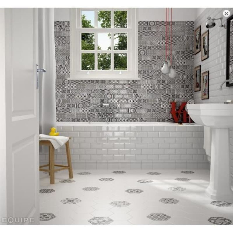 mur-salle-de-bains-faience-metro-decor-patchwork-bw-metro-paris-et-metro-blanc-75x150