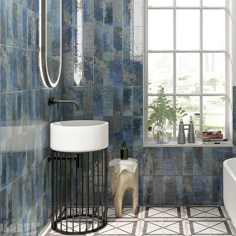 carreau-zellige-salle-de-bains-10x30-bleu-reflet-metal-bellagio-blu-mainzu
