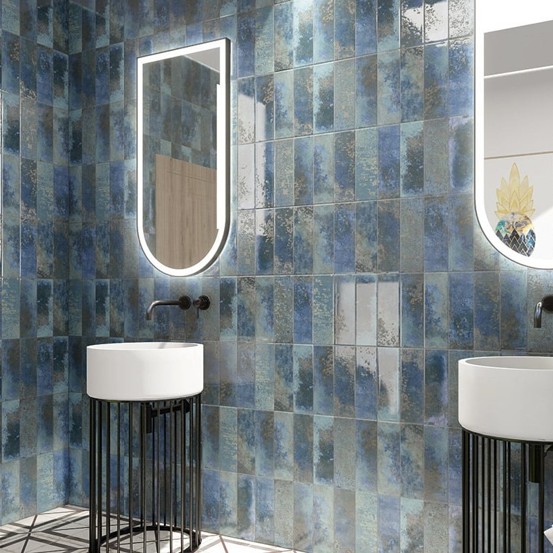 carrelage-mural-salle-de-bains-10x30-bleu-reflet-metal-bellagio-blu-mainzu